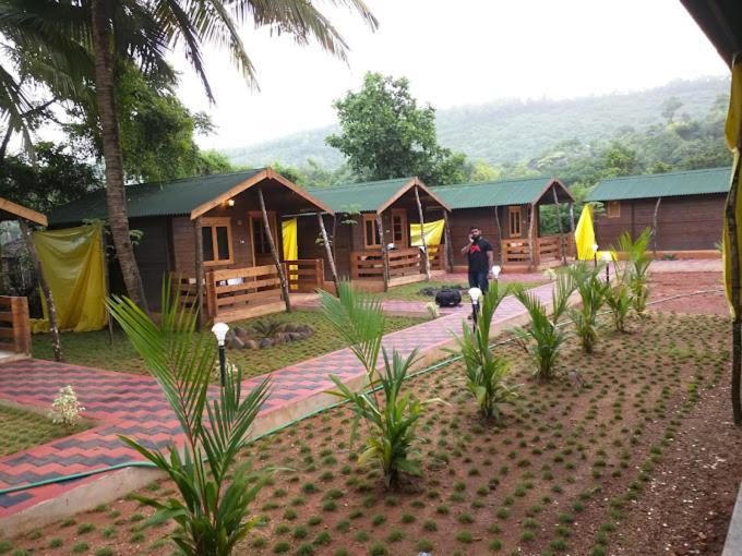 White Elephant Restaurant & Cottages Gokarna ゴカルナ エクステリア 写真