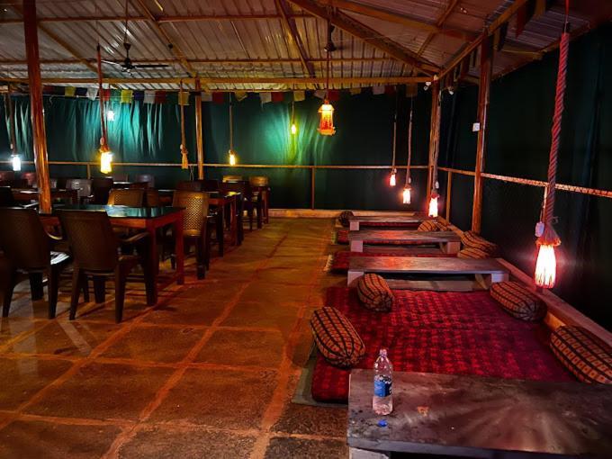 White Elephant Restaurant & Cottages Gokarna ゴカルナ エクステリア 写真