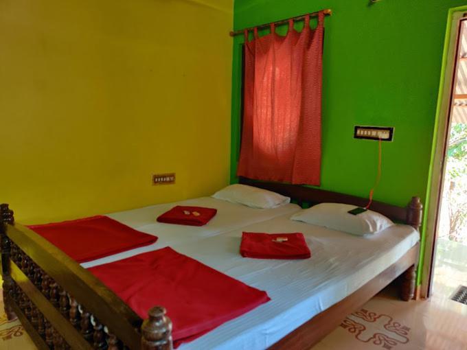 White Elephant Restaurant & Cottages Gokarna ゴカルナ エクステリア 写真
