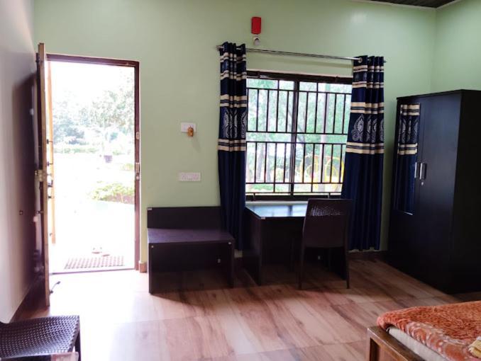 White Elephant Restaurant & Cottages Gokarna ゴカルナ エクステリア 写真