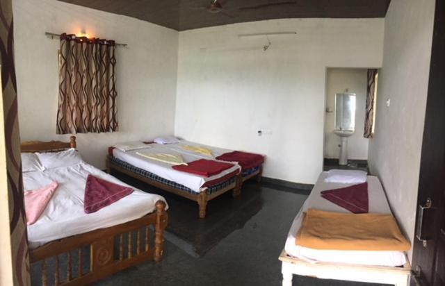 White Elephant Restaurant & Cottages Gokarna ゴカルナ エクステリア 写真