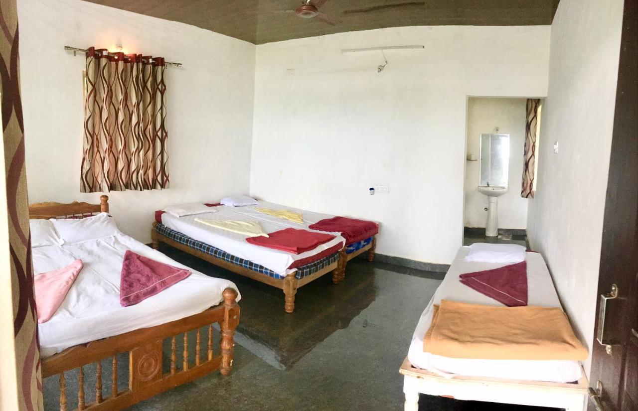White Elephant Restaurant & Cottages Gokarna ゴカルナ エクステリア 写真