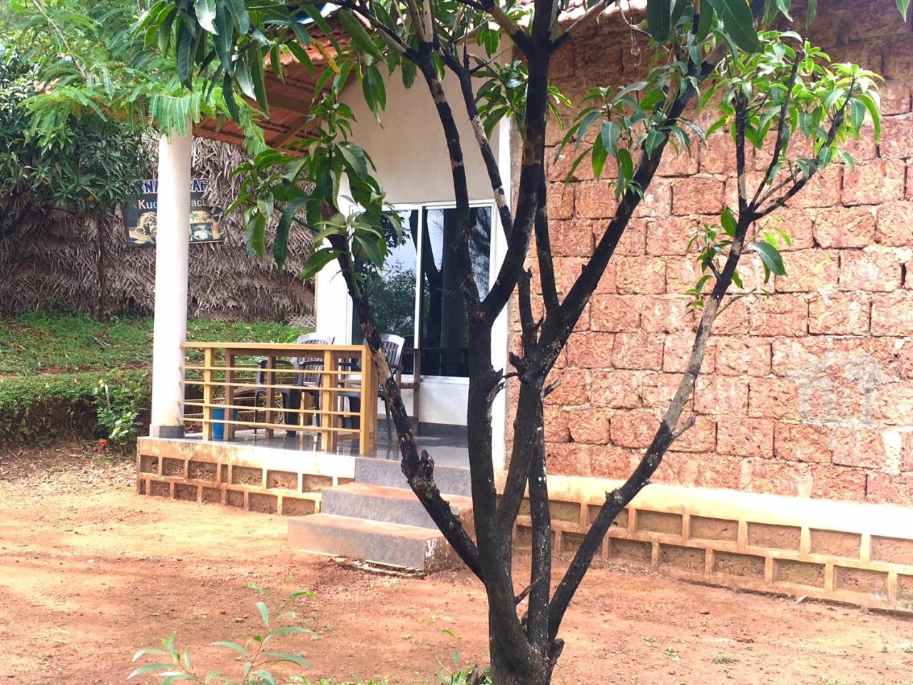 White Elephant Restaurant & Cottages Gokarna ゴカルナ エクステリア 写真