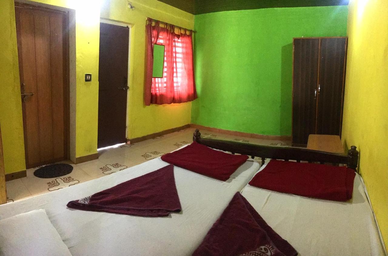 White Elephant Restaurant & Cottages Gokarna ゴカルナ エクステリア 写真