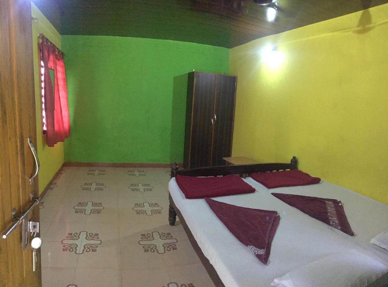 White Elephant Restaurant & Cottages Gokarna ゴカルナ エクステリア 写真