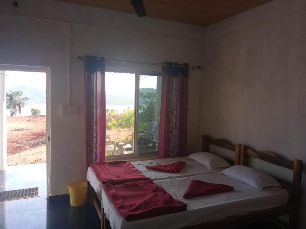 White Elephant Restaurant & Cottages Gokarna ゴカルナ エクステリア 写真